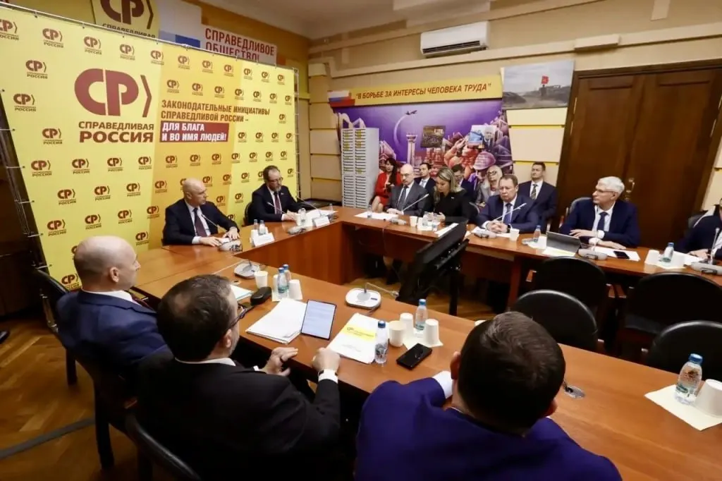 Депутаты и региональные власти обсуждают нехватку средств на индексацию, в регионе увеличивают тарифы ЖКХ и стоимость проезда, а льготы пенсионерам и детям сокращаются.