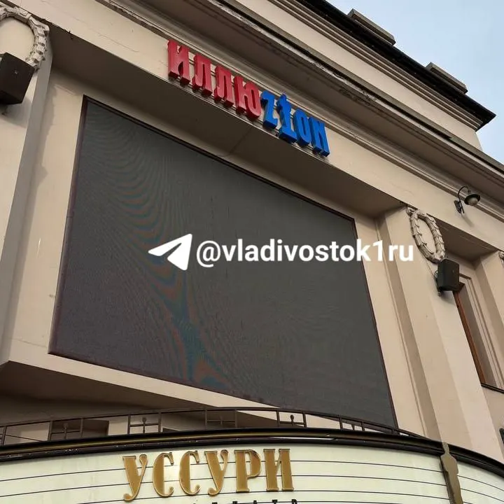 В центре города продолжаются отключения света, ситуация в переходах остается темной; точные сроки восстановления неизвестны.