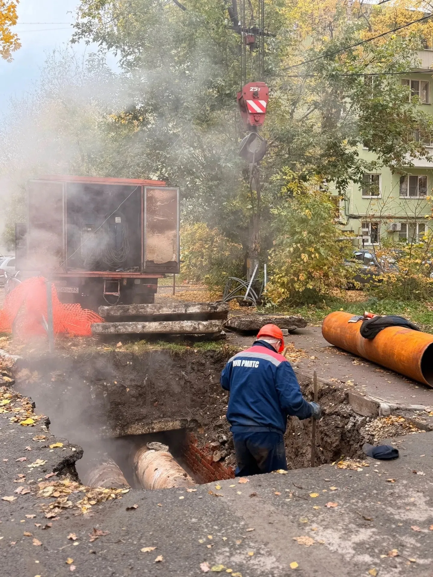 Из-за повреждений тепловых сетей без отопления и горячей воды остались жители девяти улиц микрорайона.