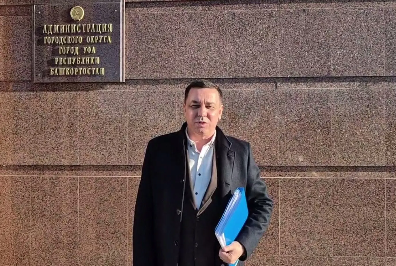 Экс-депутат рассказал о мотивах участия, шансах на победу и проблемах города, включая ливневки и ЖКХ.